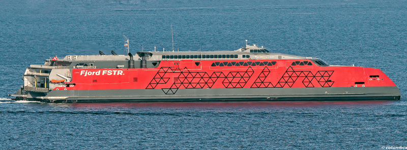 Fjord Lines nye hurtiggående katamaran, som også har mulighet til å frakte tungtransport, vil sørge for 32 prosent reduksjon i CO2-utslipp per passasjerkilometer, sammenlignet med tidligere.